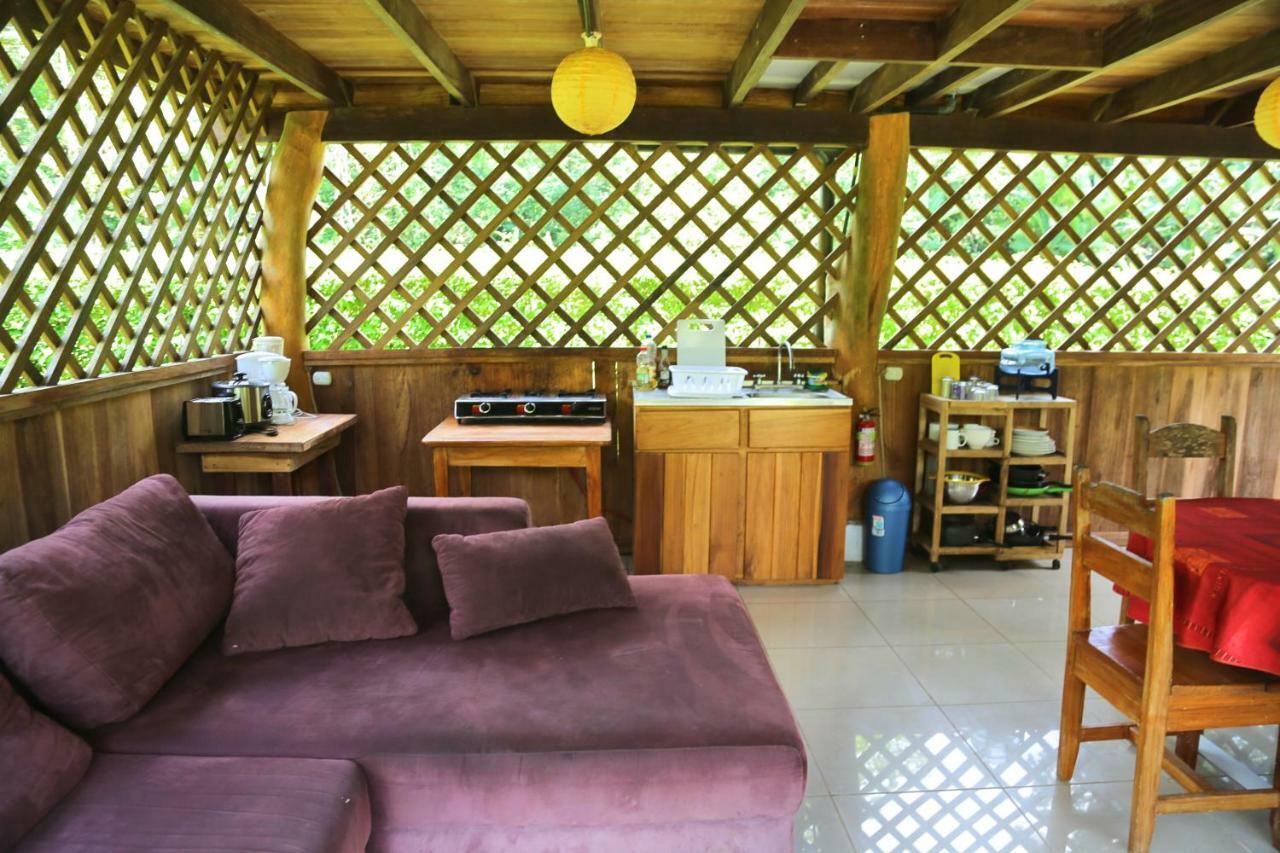Hotel & Cabinas Nadine Кахуита Екстериор снимка