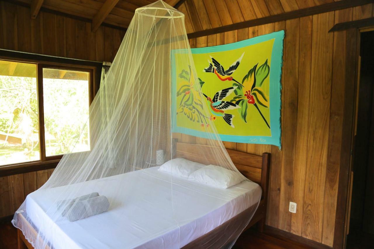 Hotel & Cabinas Nadine Кахуита Екстериор снимка
